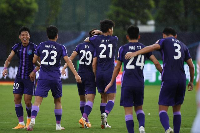 西甲-罗贝托双响莱万助攻 巴萨3-2阿尔梅里亚
